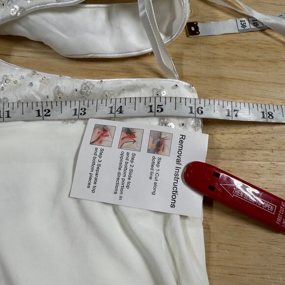 Mac Duggal NWT Floral Sequined Criss Cross Bodice Gown Size 10 White Cutout - Picture 6 of 8